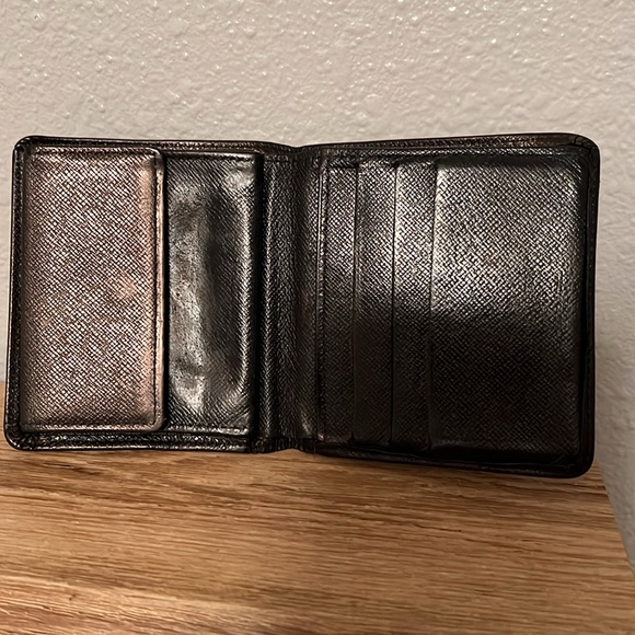 Louis Vuitton billfold - Picture 6 of 7